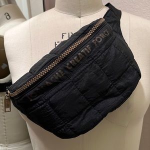 VINTAGE Jordache Creatif Force Nylon/Ploy Quilted bum bag fanny pack side bag